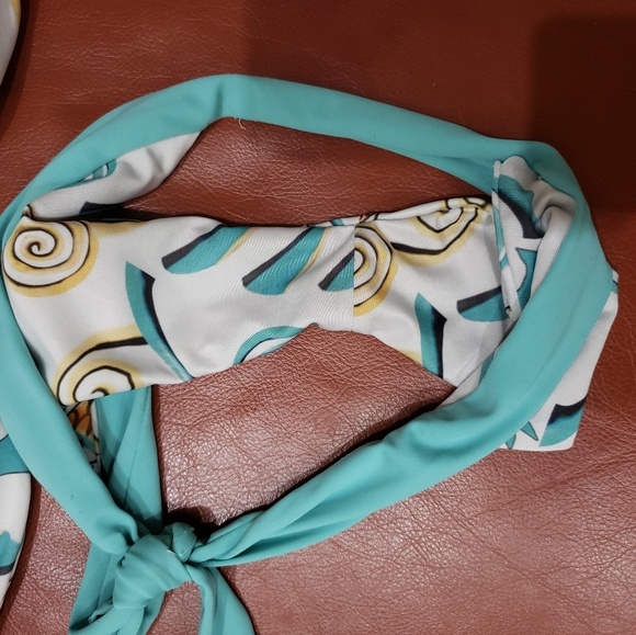 Bikini - Picture 3 of 3